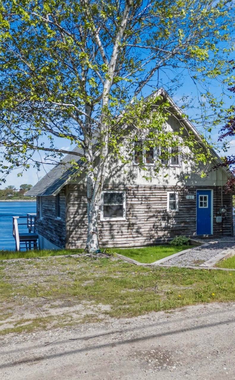 Shore Leave cottage - side view from the water